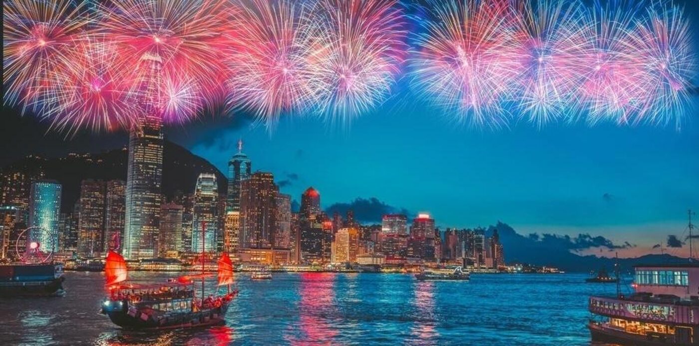 Салют в Гонконге, вид на набережную Victoria Harbour
